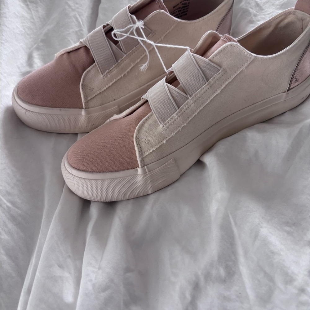 Serra Women's Canvas Sneakers in Cream with gold accents